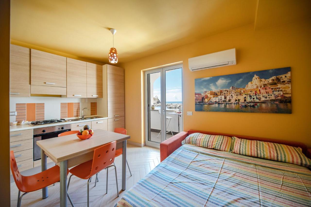 Casa Cinzia In Marina Di Corricella Procida Exterior foto