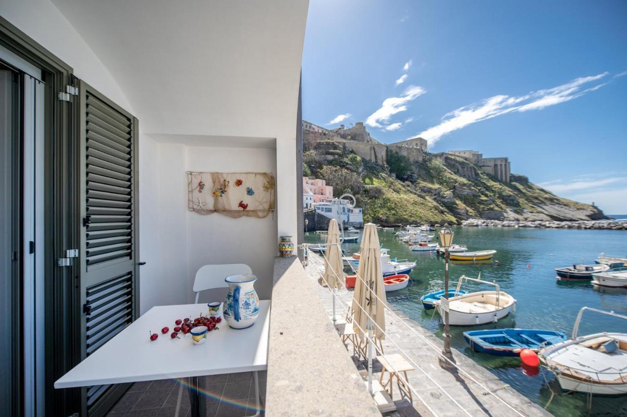 Casa Cinzia In Marina Di Corricella Procida Exterior foto