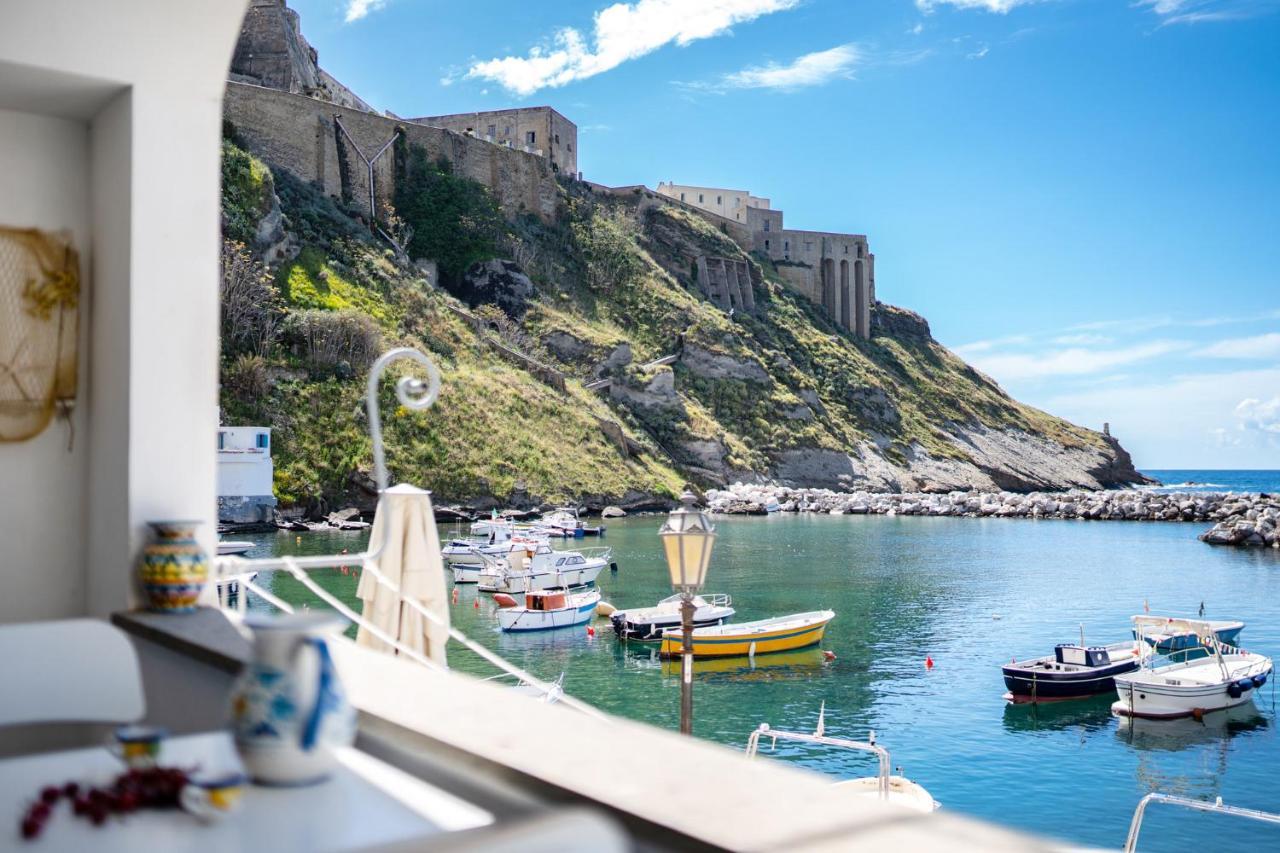 Casa Cinzia In Marina Di Corricella Procida Exterior foto